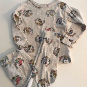 GAP DISNEY 18-24 MONTHS. 100% COTTON SLEEPER SET.  COLORFUL PRINCESS PATTERN